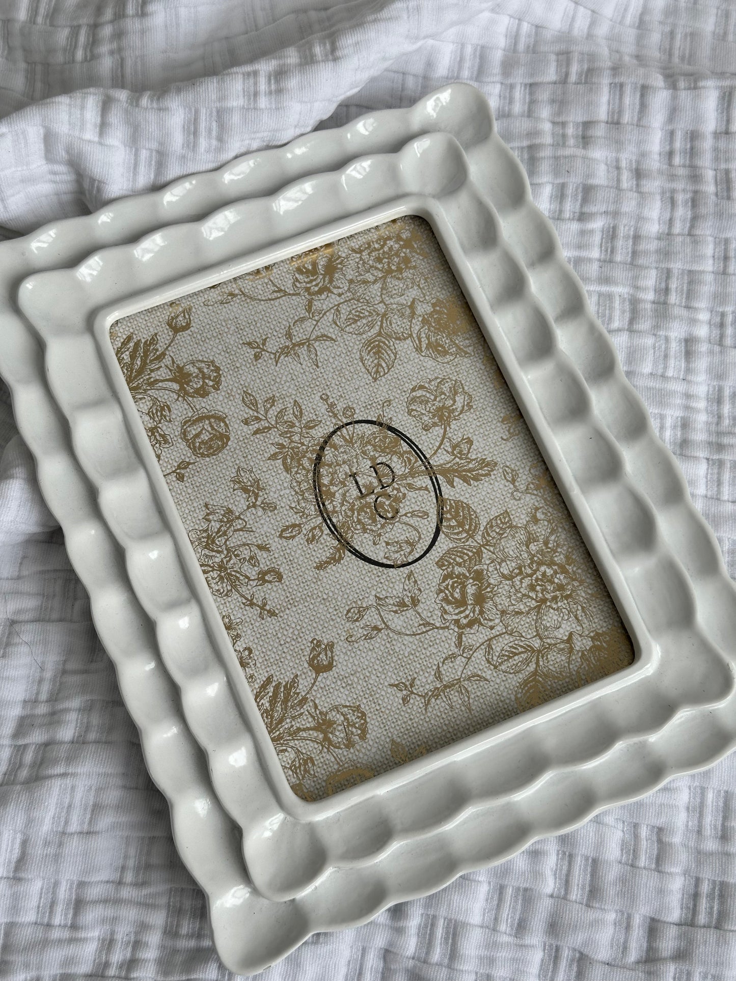 Double Teared Scalloped Detail 5"x7" White Frame