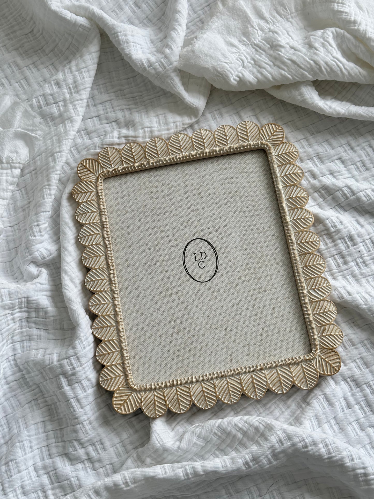 Scalloped Detail 8"x10" Frame