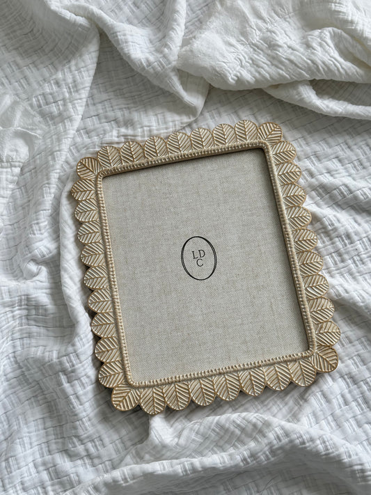 Scalloped Detail 8"x10" Frame