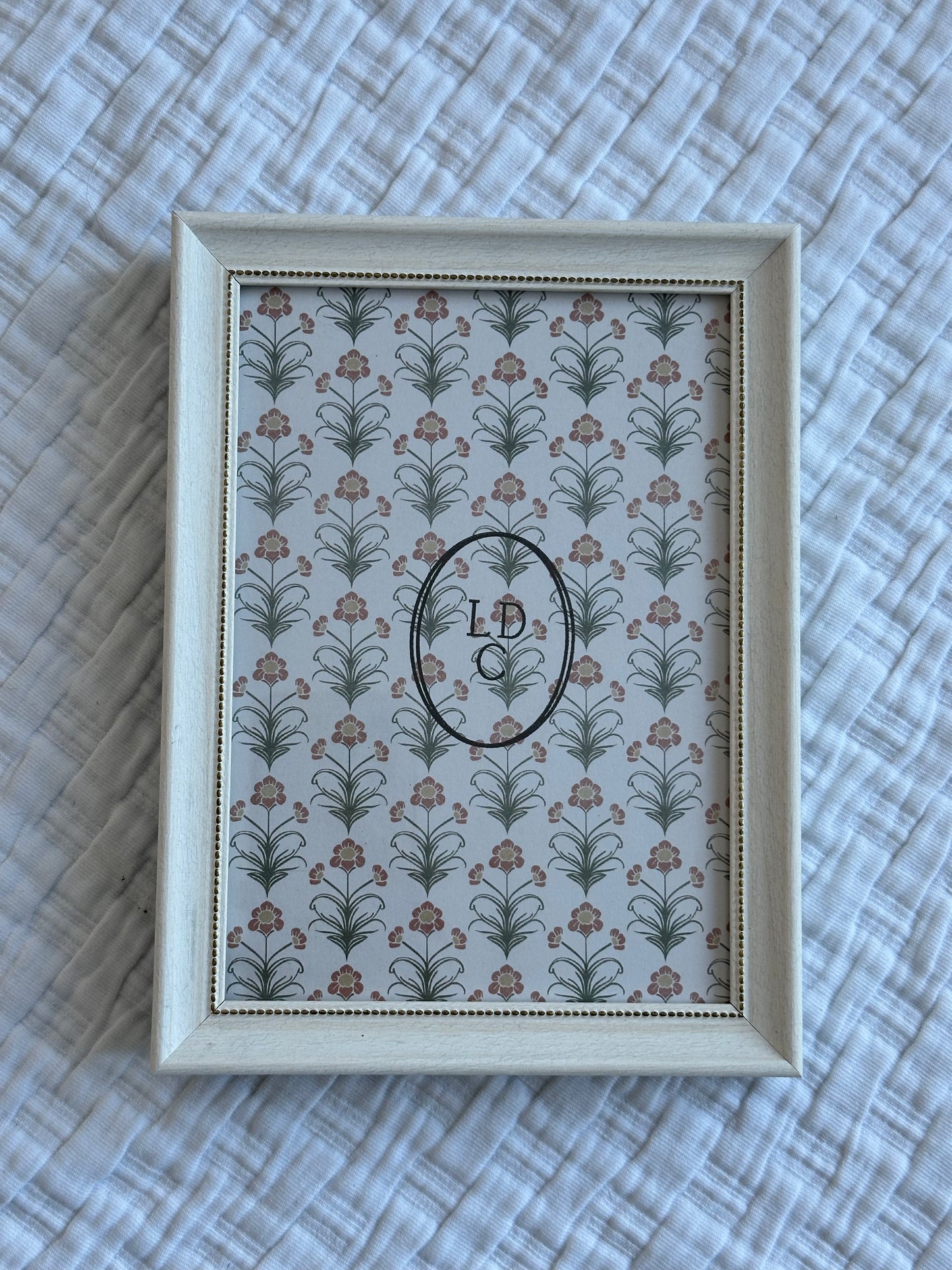 Soft Off-White Wood 5"x7" Frame with Delicate Gold Trim